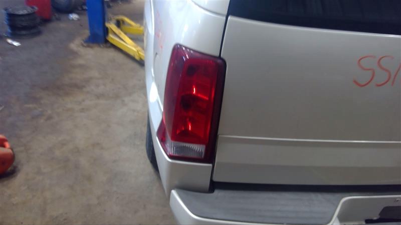 https://f005.backblazeb2.com/file/img-partshotlines-com/Inventory/EC885/Vehicle/20722_11.jpg
