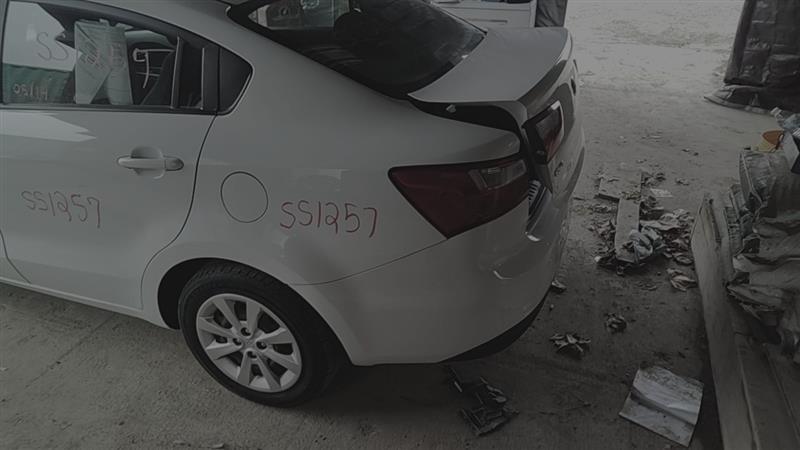 https://f005.backblazeb2.com/file/img-partshotlines-com/Inventory/EC885/Vehicle/20801_08.jpg