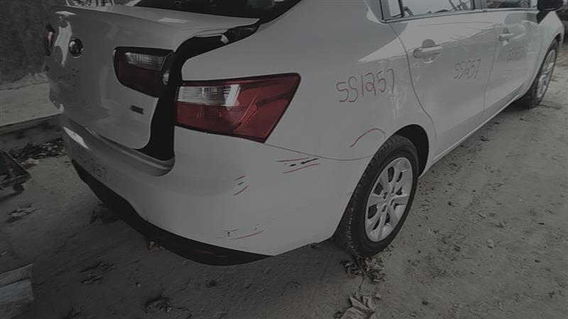 https://f005.backblazeb2.com/file/img-partshotlines-com/Inventory/EC885/Vehicle/20801_10.jpg