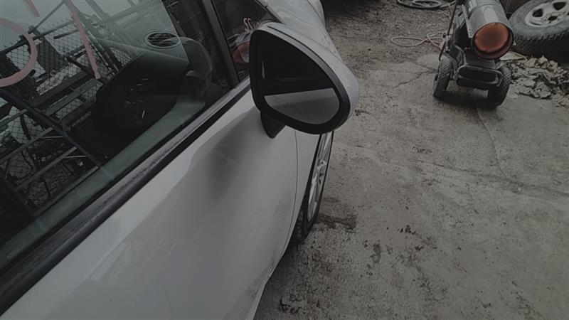 https://f005.backblazeb2.com/file/img-partshotlines-com/Inventory/EC885/Vehicle/20801_12.jpg