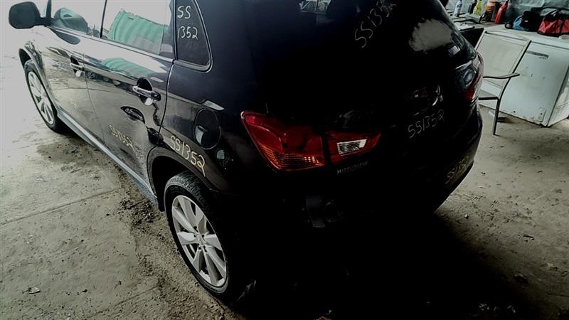 https://f005.backblazeb2.com/file/img-partshotlines-com/Inventory/EC885/Vehicle/20935_11.jpg
