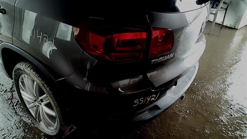 https://f005.backblazeb2.com/file/img-partshotlines-com/Inventory/EC885/Vehicle/21035_08.jpg