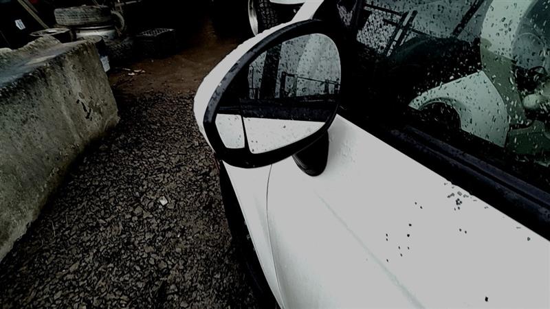 https://f005.backblazeb2.com/file/img-partshotlines-com/Inventory/EC885/Vehicle/21039_10.jpg
