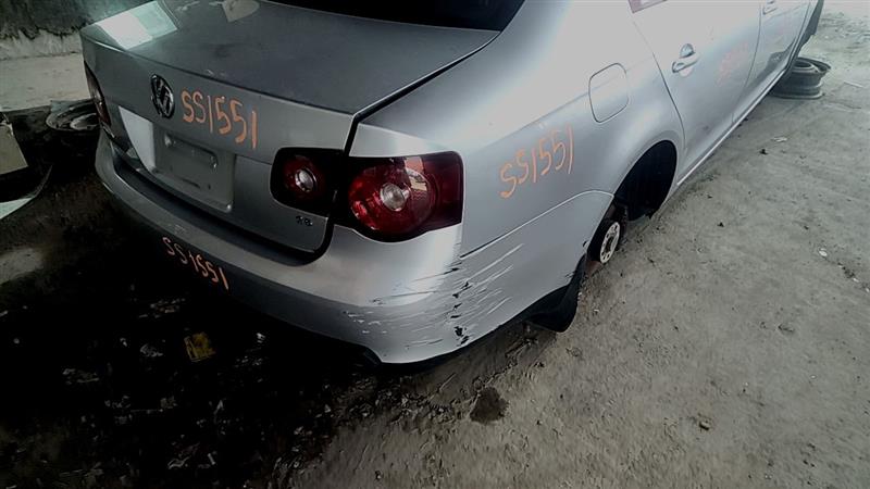 https://f005.backblazeb2.com/file/img-partshotlines-com/Inventory/EC885/Vehicle/21235_10.jpg