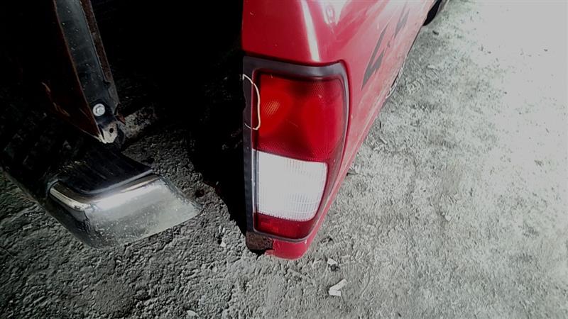 https://f005.backblazeb2.com/file/img-partshotlines-com/Inventory/EC885/Vehicle/21271_09.jpg