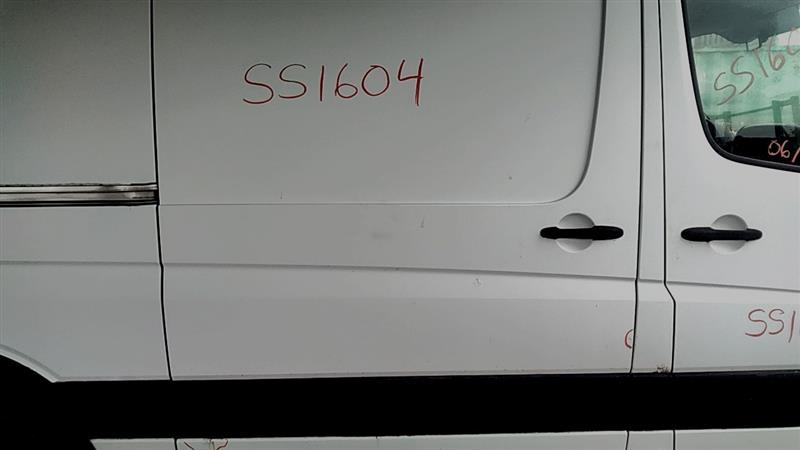 https://f005.backblazeb2.com/file/img-partshotlines-com/Inventory/EC885/Vehicle/21300_10.jpg