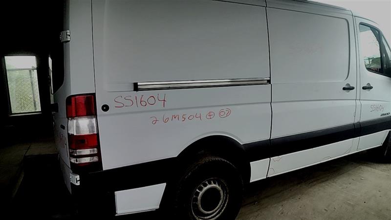 https://f005.backblazeb2.com/file/img-partshotlines-com/Inventory/EC885/Vehicle/21300_12.jpg