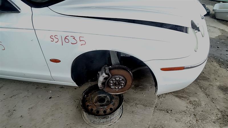 https://f005.backblazeb2.com/file/img-partshotlines-com/Inventory/EC885/Vehicle/21339_08.jpg