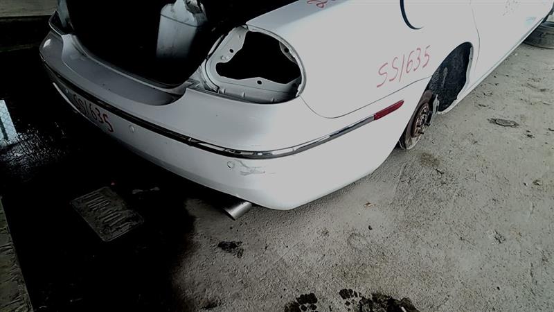 https://f005.backblazeb2.com/file/img-partshotlines-com/Inventory/EC885/Vehicle/21339_11.jpg
