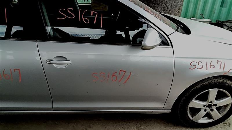 https://f005.backblazeb2.com/file/img-partshotlines-com/Inventory/EC885/Vehicle/21387_07.jpg