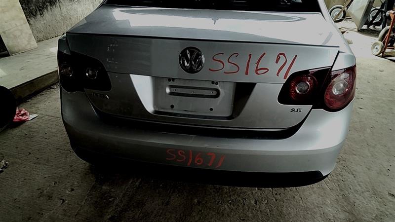 https://f005.backblazeb2.com/file/img-partshotlines-com/Inventory/EC885/Vehicle/21387_10.jpg