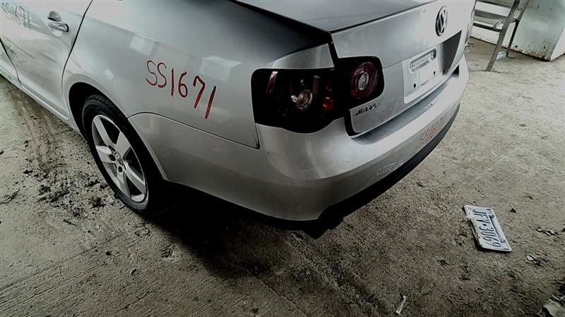 https://f005.backblazeb2.com/file/img-partshotlines-com/Inventory/EC885/Vehicle/21387_11.jpg