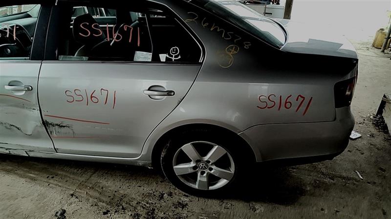 https://f005.backblazeb2.com/file/img-partshotlines-com/Inventory/EC885/Vehicle/21387_12.jpg