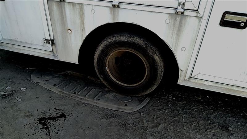 https://f005.backblazeb2.com/file/img-partshotlines-com/Inventory/EC885/Vehicle/21400_07.jpg