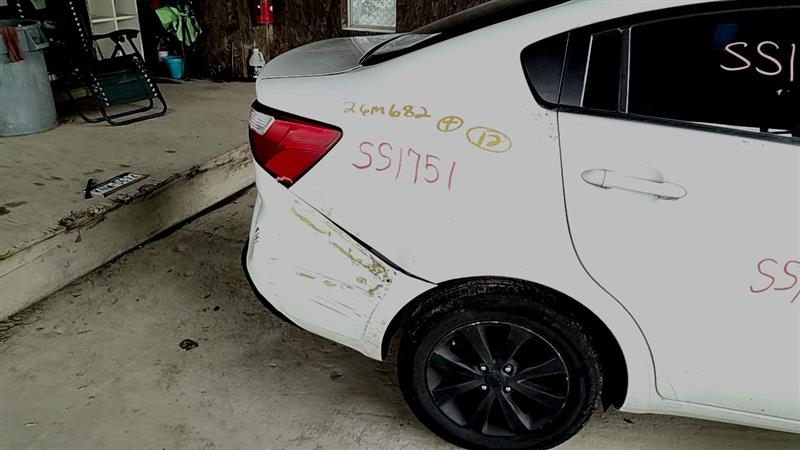 https://f005.backblazeb2.com/file/img-partshotlines-com/Inventory/EC885/Vehicle/21485_09.jpg