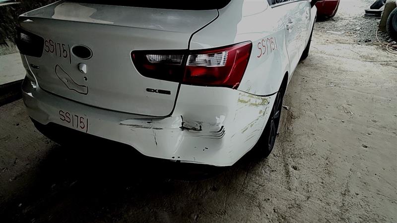 https://f005.backblazeb2.com/file/img-partshotlines-com/Inventory/EC885/Vehicle/21485_10.jpg