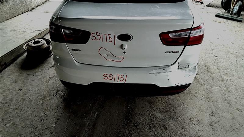 https://f005.backblazeb2.com/file/img-partshotlines-com/Inventory/EC885/Vehicle/21485_11.jpg