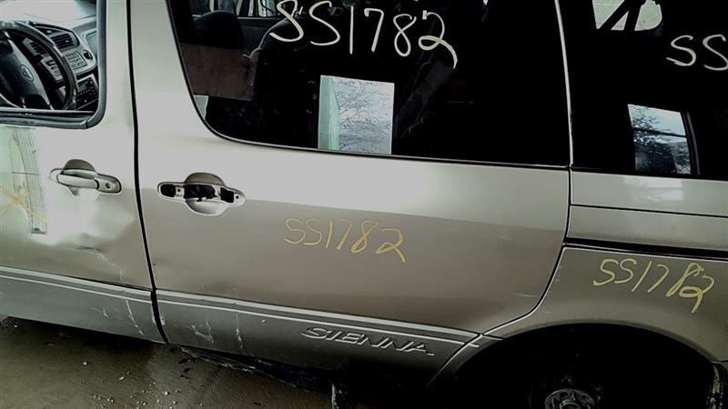 https://f005.backblazeb2.com/file/img-partshotlines-com/Inventory/EC885/Vehicle/21518_11.jpg