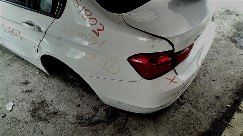 https://f005.backblazeb2.com/file/img-partshotlines-com/Inventory/EC885/Vehicle/21545_12.jpg