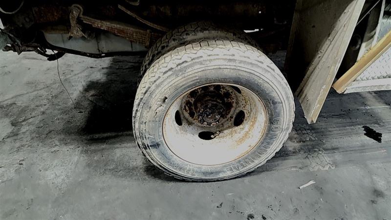 https://f005.backblazeb2.com/file/img-partshotlines-com/Inventory/EC885/Vehicle/21589_11.jpg