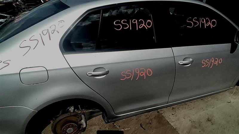 https://f005.backblazeb2.com/file/img-partshotlines-com/Inventory/EC885/Vehicle/21683_11.jpg