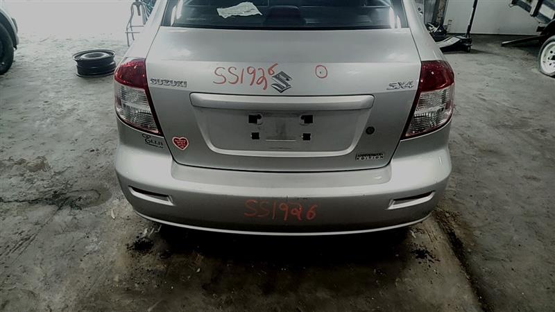 https://f005.backblazeb2.com/file/img-partshotlines-com/Inventory/EC885/Vehicle/21689_10.jpg
