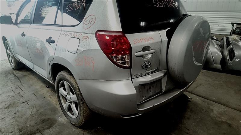 https://f005.backblazeb2.com/file/img-partshotlines-com/Inventory/EC885/Vehicle/21693_12.jpg