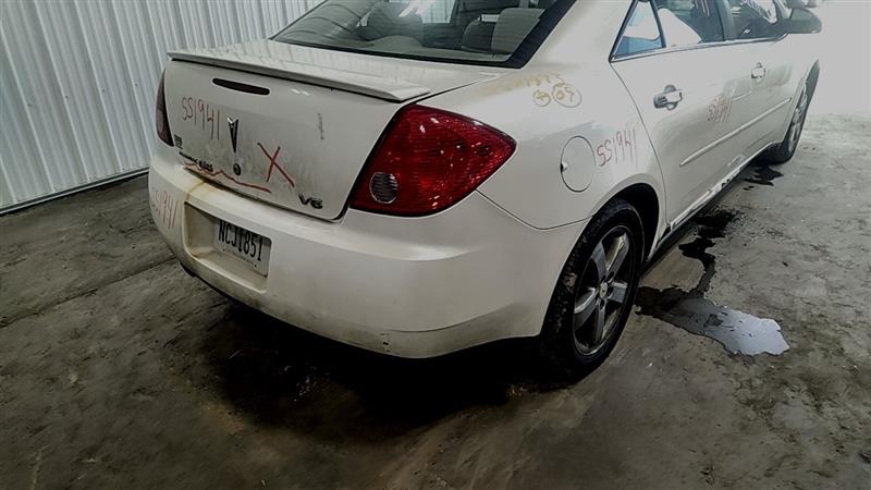 https://f005.backblazeb2.com/file/img-partshotlines-com/Inventory/EC885/Vehicle/21706_10.jpg