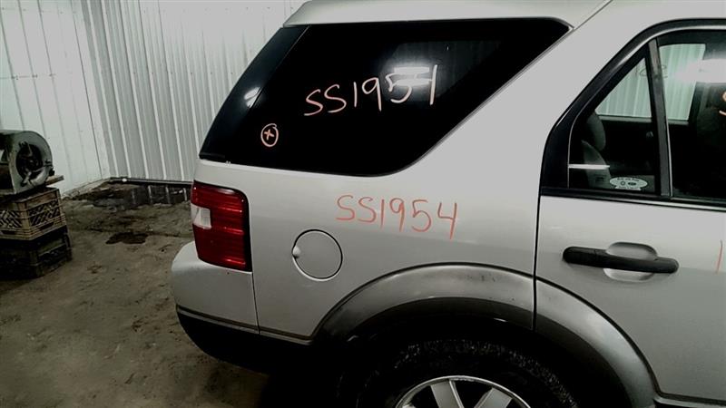https://f005.backblazeb2.com/file/img-partshotlines-com/Inventory/EC885/Vehicle/21720_10.jpg