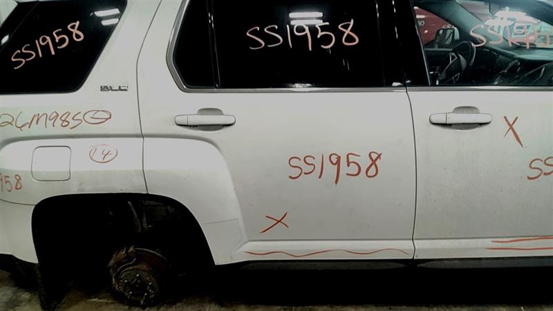 https://f005.backblazeb2.com/file/img-partshotlines-com/Inventory/EC885/Vehicle/21725_10.jpg