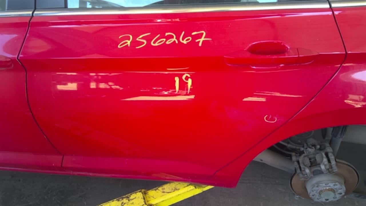 https://f005.backblazeb2.com/file/img-partshotlines-com/Inventory/EX127/Vehicle/17901_11.jpg
