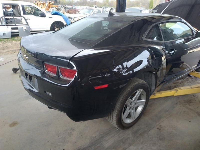 https://f005.backblazeb2.com/file/img-partshotlines-com/Inventory/EX165/Vehicle/33944_12.jpg