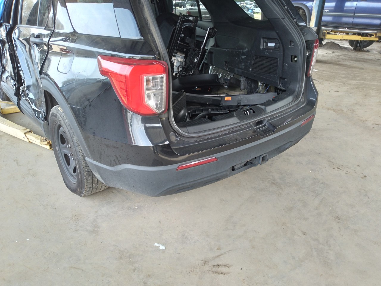 https://f005.backblazeb2.com/file/img-partshotlines-com/Inventory/EX165/Vehicle/35326_11.jpg