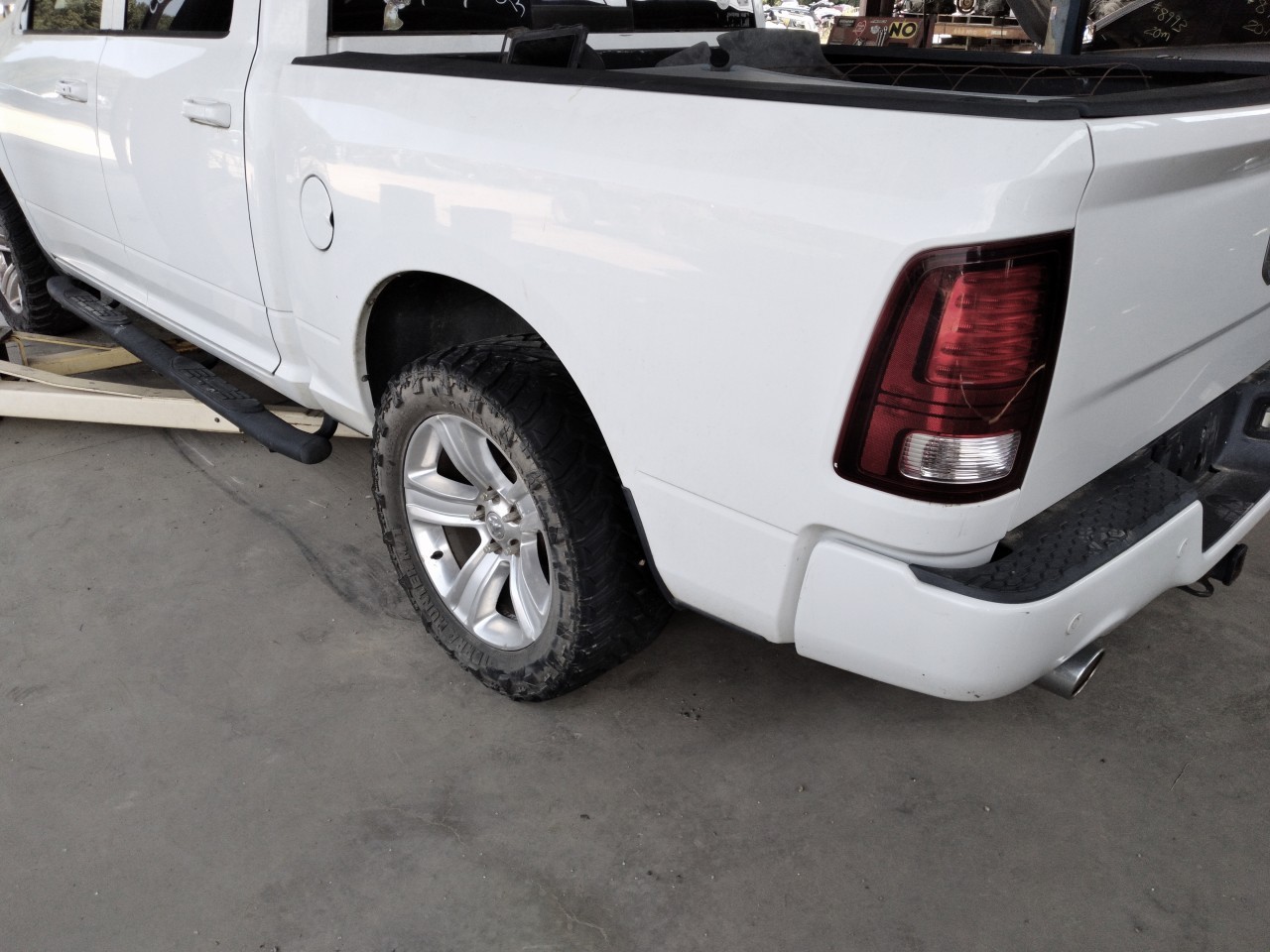 https://f005.backblazeb2.com/file/img-partshotlines-com/Inventory/EX165/Vehicle/35890_12.jpg