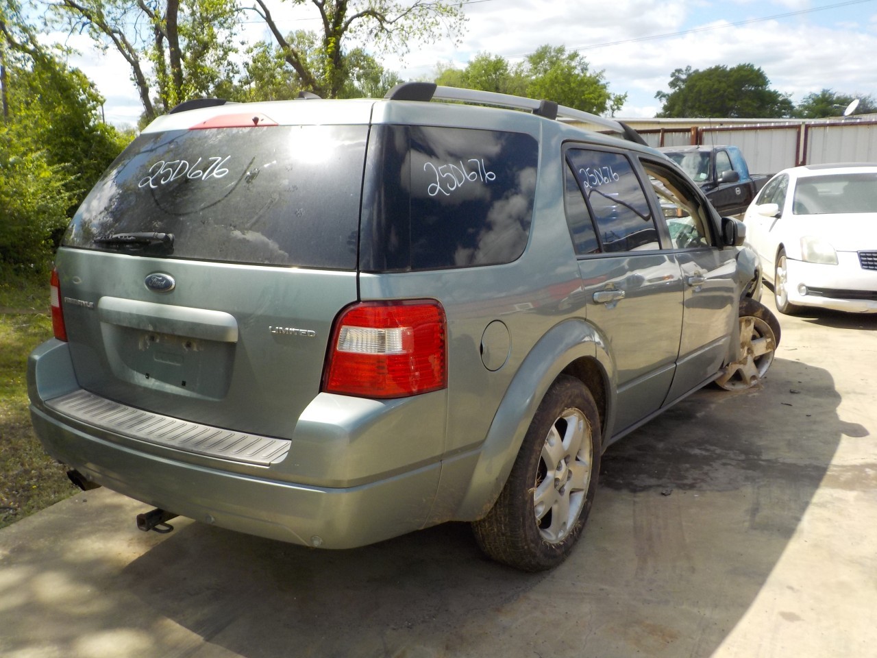 https://f005.backblazeb2.com/file/img-partshotlines-com/Inventory/EX192/Vehicle/6078_06.jpg