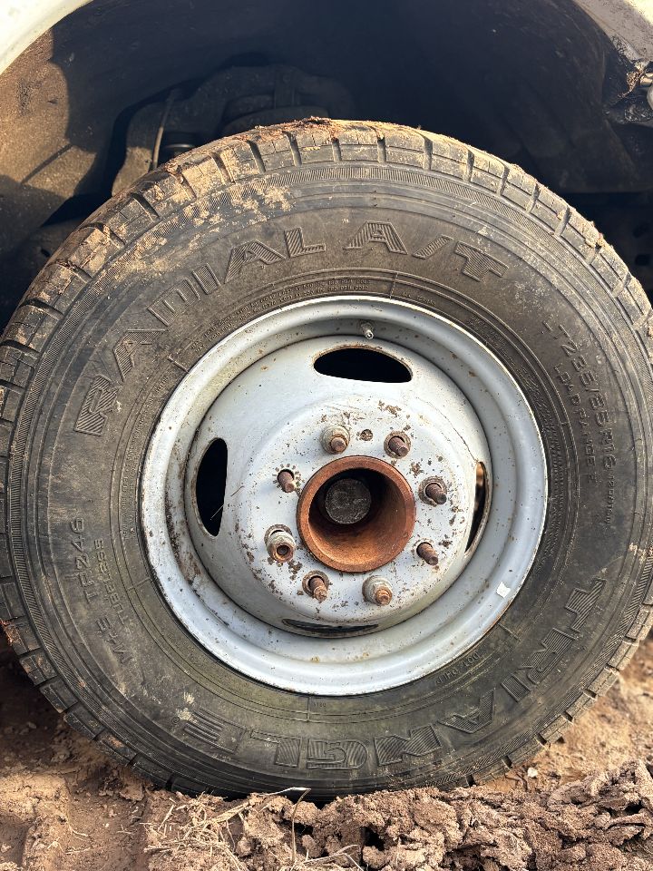 https://f005.backblazeb2.com/file/img-partshotlines-com/Inventory/EX246/Vehicle/1954_06.jpg