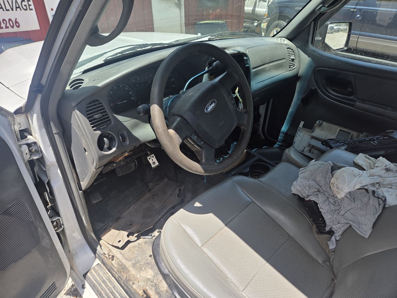 https://f005.backblazeb2.com/file/img-partshotlines-com/Inventory/EX246/Vehicle/1994_06.jpg