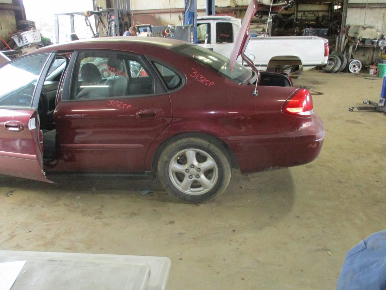 https://f005.backblazeb2.com/file/img-partshotlines-com/Inventory/EX26/Vehicle/82984_01.jpg