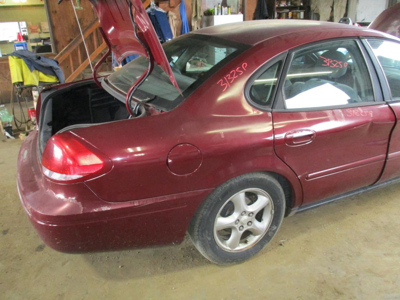 https://f005.backblazeb2.com/file/img-partshotlines-com/Inventory/EX26/Vehicle/82984_05.jpg
