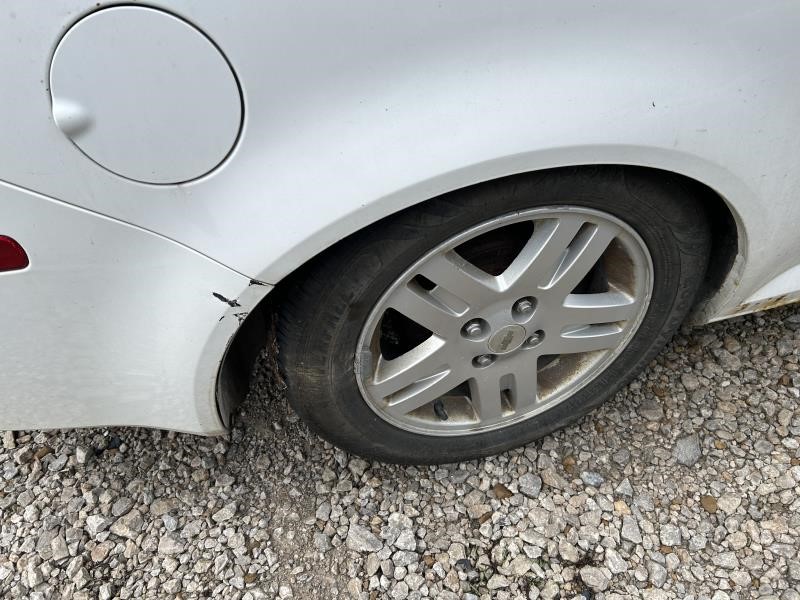 https://f005.backblazeb2.com/file/img-partshotlines-com/Inventory/EX304/Vehicle/23965_11.jpg