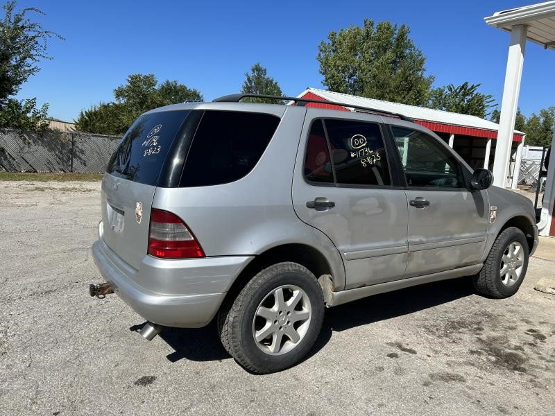 https://f005.backblazeb2.com/file/img-partshotlines-com/Inventory/EX304/Vehicle/24345_01.jpg