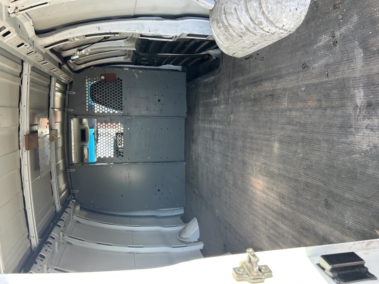 https://f005.backblazeb2.com/file/img-partshotlines-com/Inventory/EX304/Vehicle/28016_17.jpg