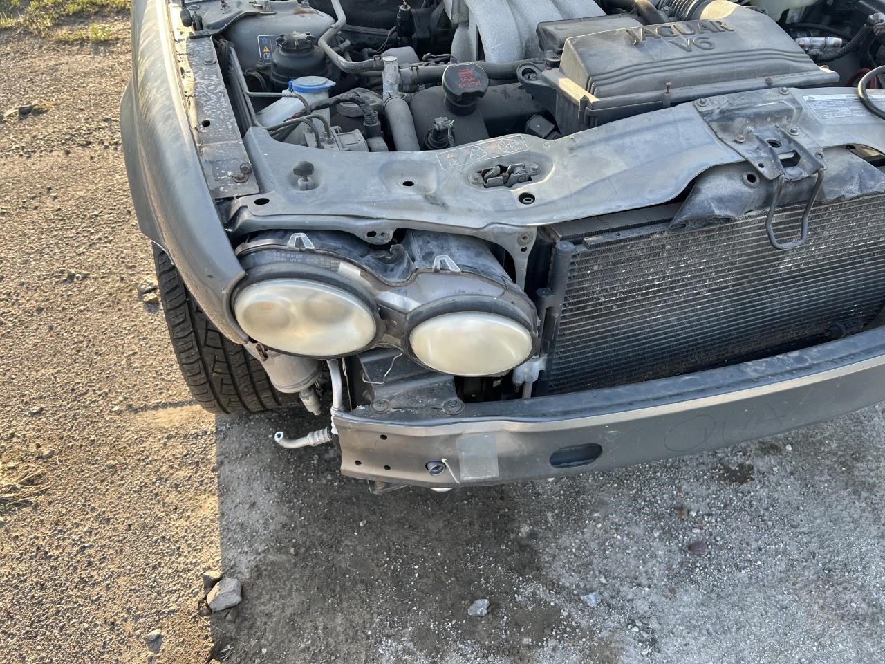 https://f005.backblazeb2.com/file/img-partshotlines-com/Inventory/EX304/Vehicle/28230_02.jpg