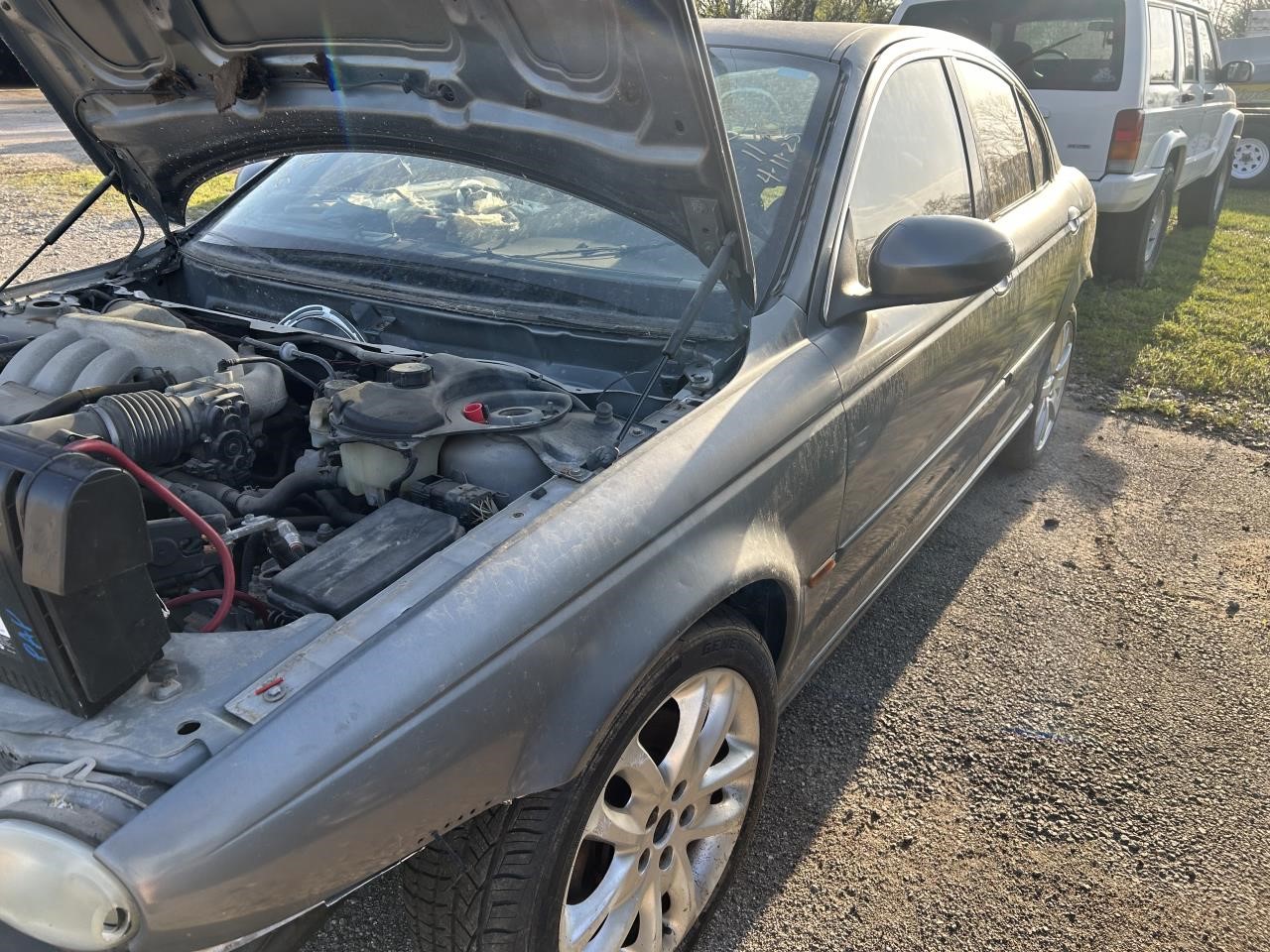 https://f005.backblazeb2.com/file/img-partshotlines-com/Inventory/EX304/Vehicle/28230_04.jpg