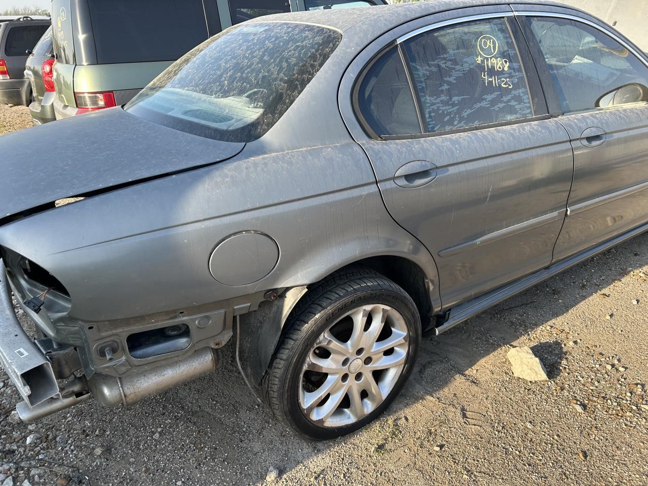 https://f005.backblazeb2.com/file/img-partshotlines-com/Inventory/EX304/Vehicle/28230_09.jpg