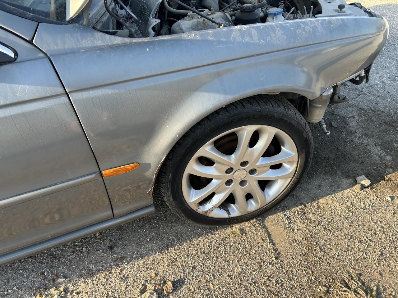 https://f005.backblazeb2.com/file/img-partshotlines-com/Inventory/EX304/Vehicle/28230_11.jpg