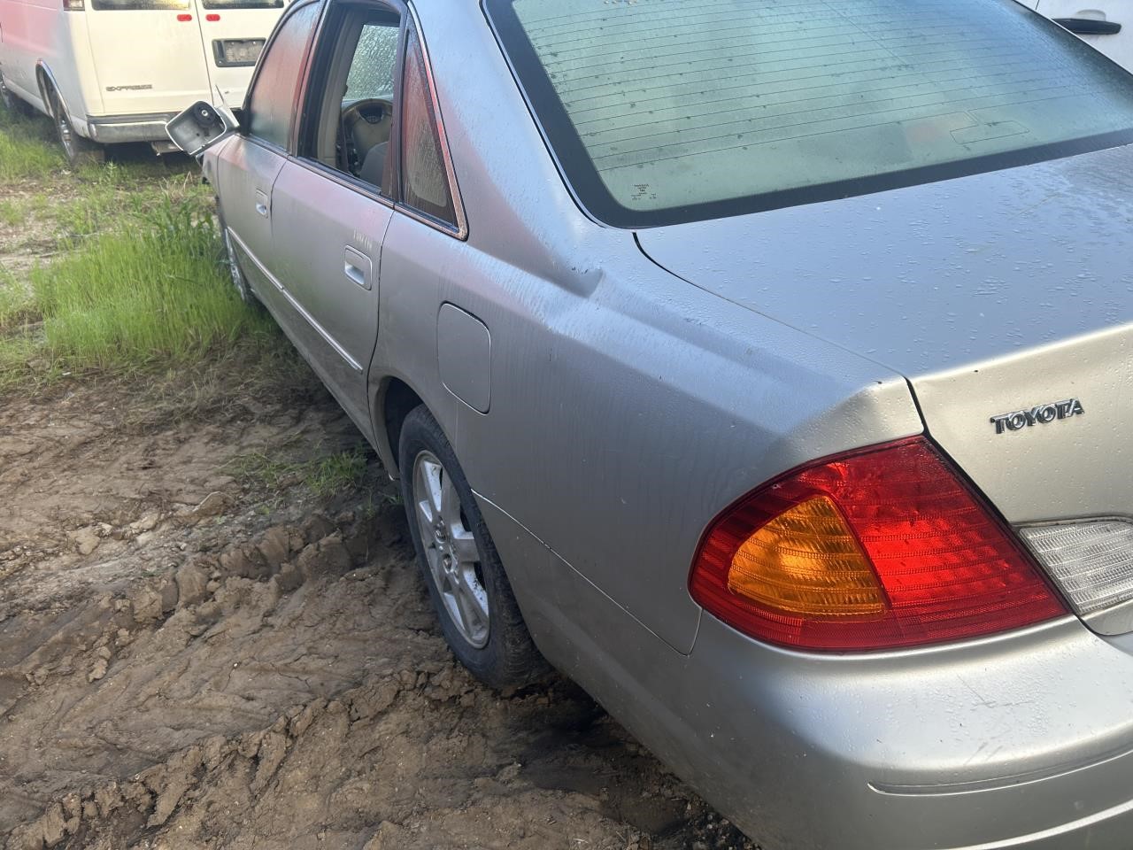 https://f005.backblazeb2.com/file/img-partshotlines-com/Inventory/EX304/Vehicle/28391_05.jpg