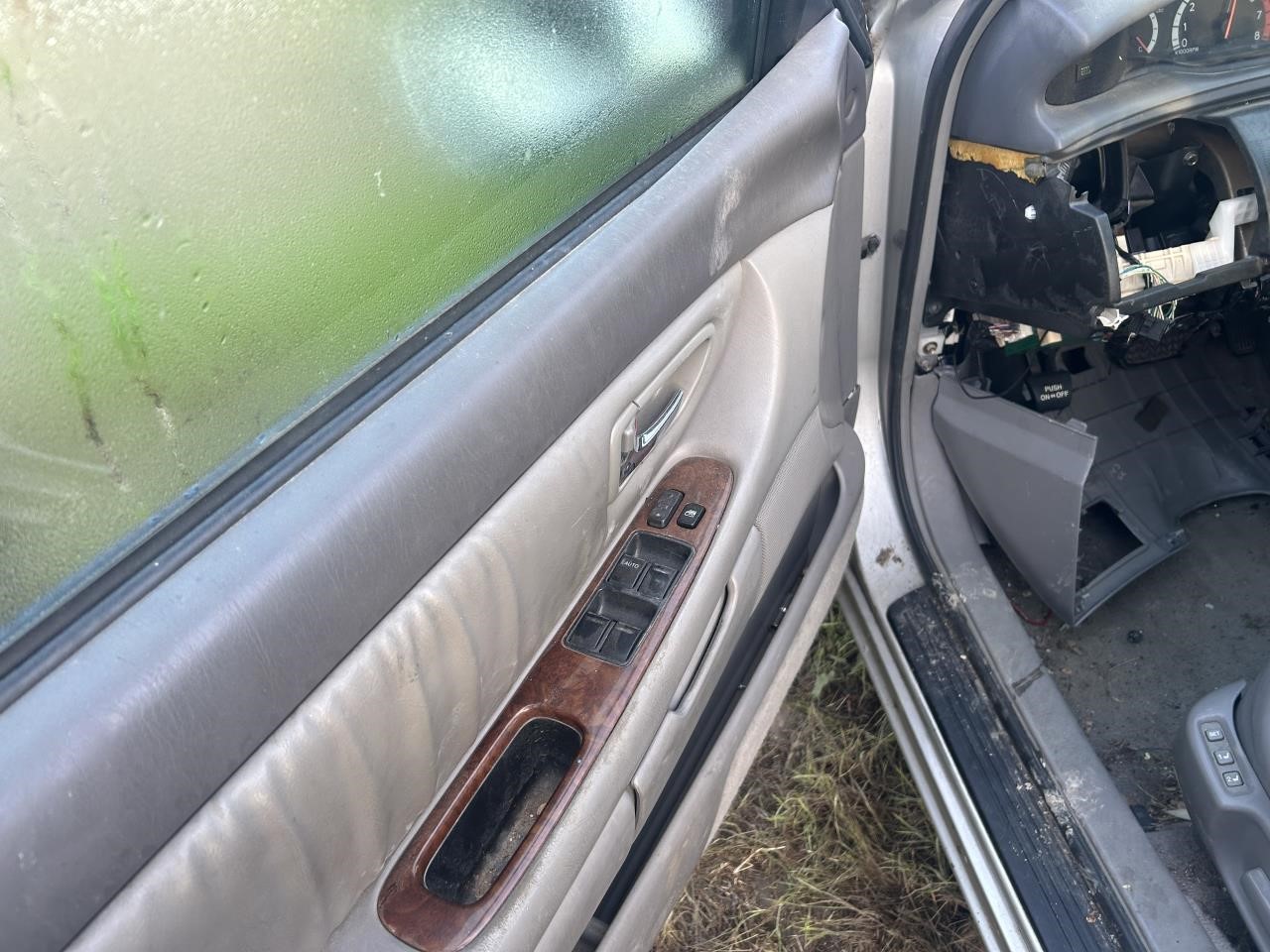 https://f005.backblazeb2.com/file/img-partshotlines-com/Inventory/EX304/Vehicle/28391_08.jpg