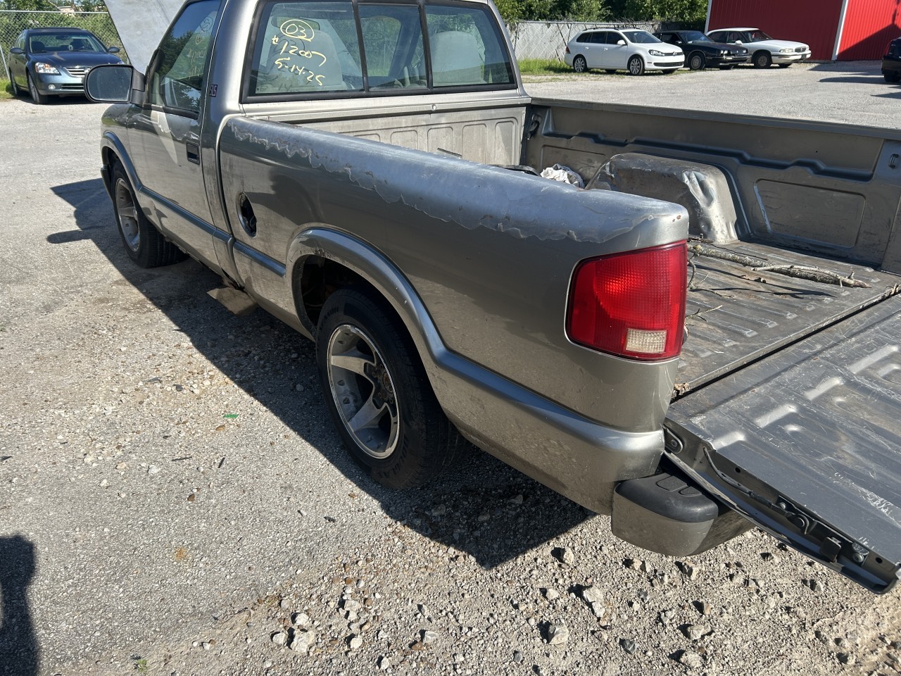 https://f005.backblazeb2.com/file/img-partshotlines-com/Inventory/EX304/Vehicle/28680_10.jpg