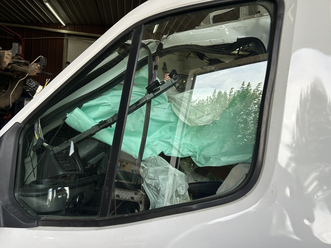 https://f005.backblazeb2.com/file/img-partshotlines-com/Inventory/EX304/Vehicle/28887_03.jpg